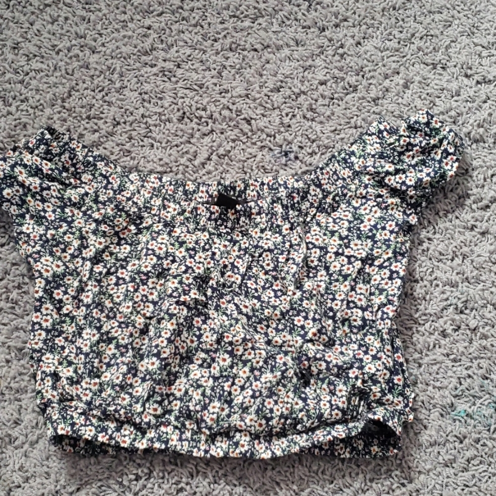 FOREVER 21 CROP TOP SIZE SMALL